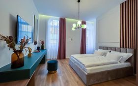 Lux City Apartments & Rooms